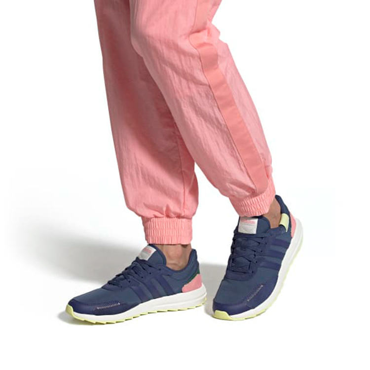 Sizing (W) adidas neo Retrorun Blau/Weiß EG4215