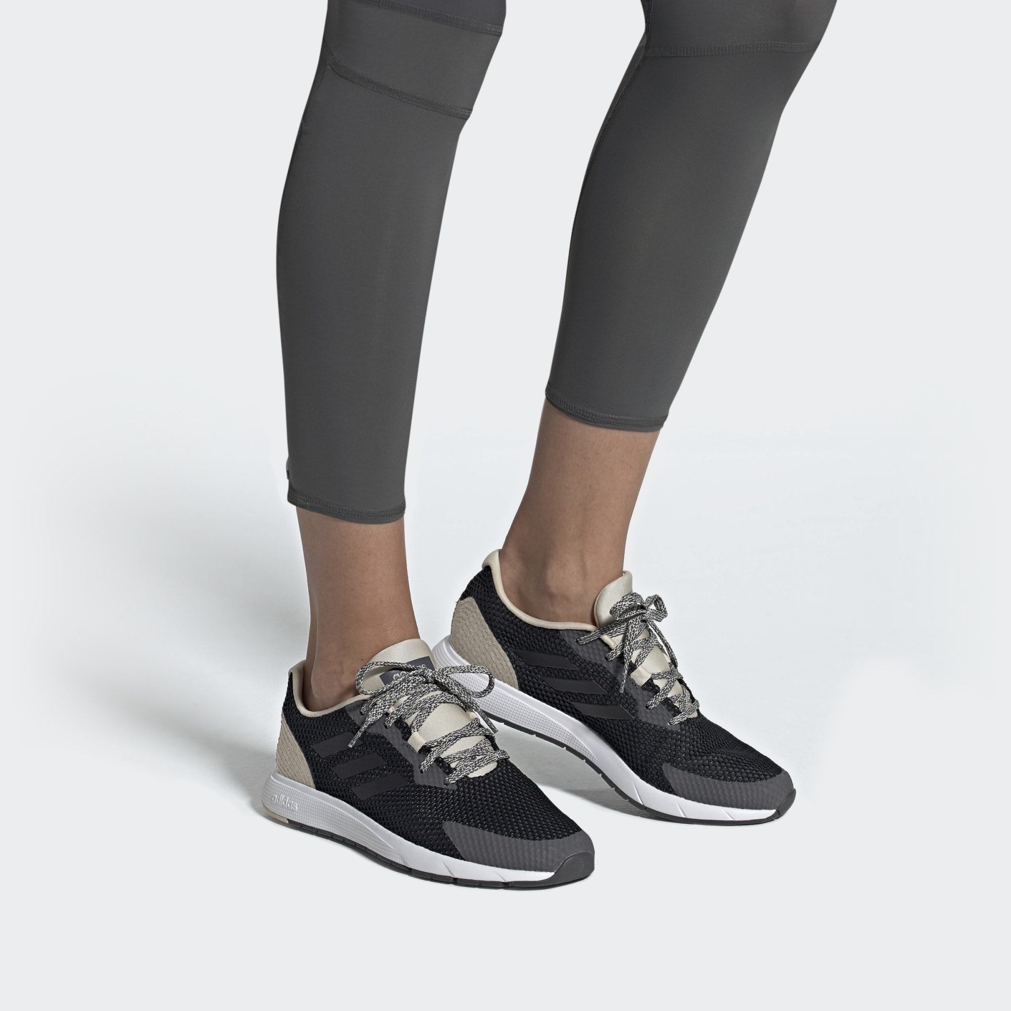 Sizing (W) adidas neo Sooraj Hitam EE9933