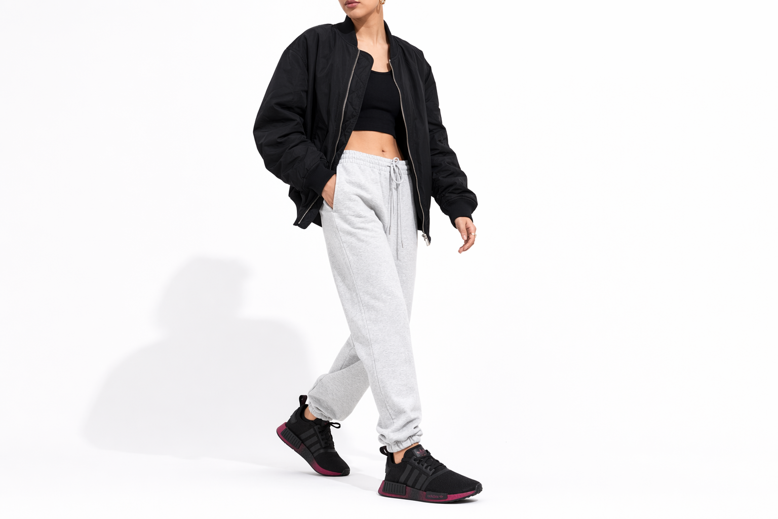 Order （女性）adidas NMD_R1 '黑色能量莓' FZ4543