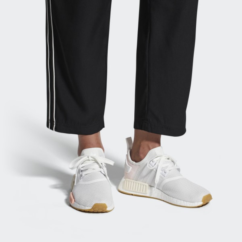 Sizing (W) adidas NMD_R1 'Putih Awan Asli' BC0237