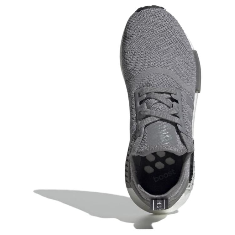 Shop （女性）adidas NMD_R1「灰銀色」EE5175