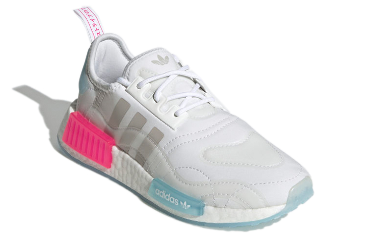 Lookbook (W) 아디다스 NMD_R1 '헤일로 블루 쇼크 핑크' GZ9282