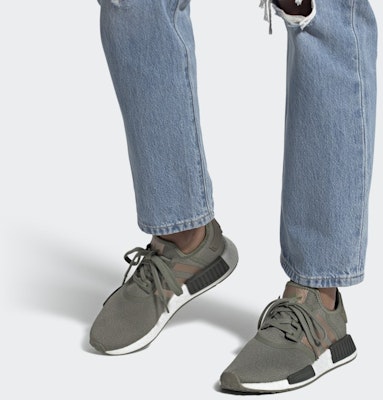 (Women) adidas NMD_R1 'Metallic Formstrip - Legacy Green' FX8832 Sizing (Women) adidas NMD_R1 'Metallic Formstrip - Legacy Green' FX8832