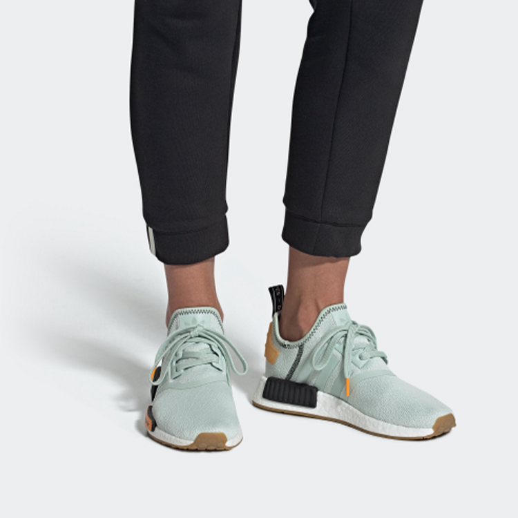 Purchase (W) adidas NMD_R1 'Hijau Vapour Emas' BD8028
