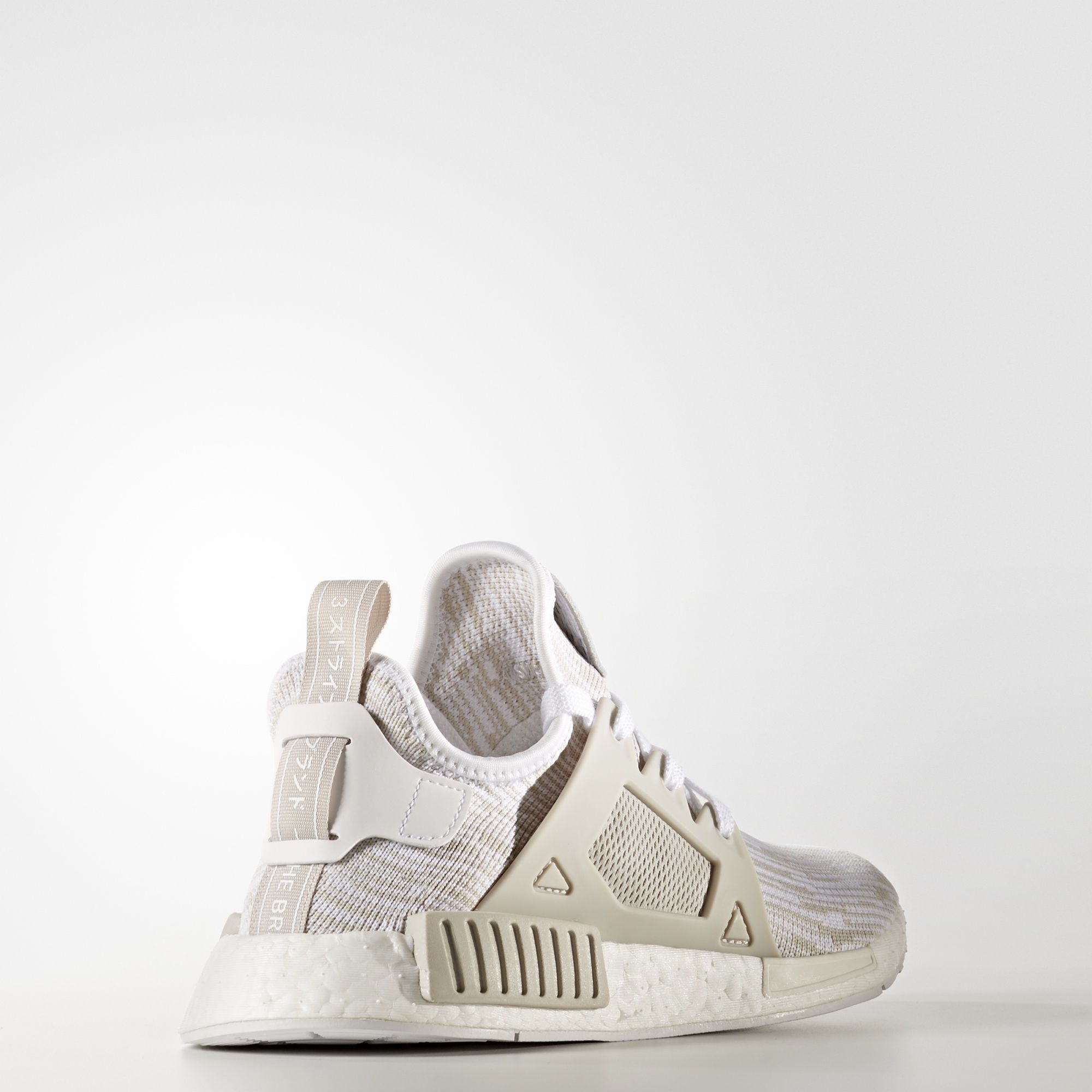 Lookbook (W) 아디다스 NMD_XR1 PK '펄 그레이' BB2369