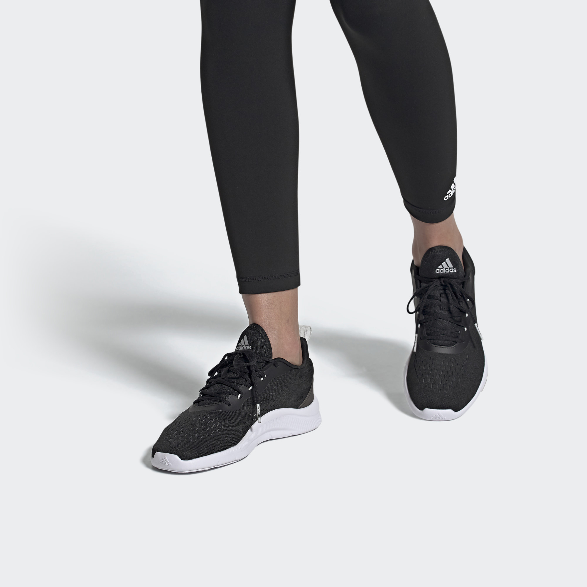 Sizing (W) 아디다스 노바모션 블랙/화이트/그레이 (or) 아디다스 노바모션 흑백회색 FW7305