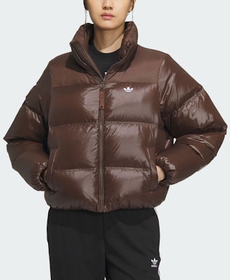 (W) 阿迪达斯三叶草棕色标志长袖羽绒外套夹克. IK2797 Lookbook (W) 阿迪达斯三叶草棕色标志长袖羽绒外套夹克. IK2797