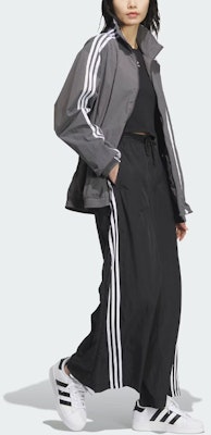 (W) adidas Originals Jaket Track Oversized Retro Abu-Abu dengan Tiga Garis. JJ3362 Purchase (W) adidas Originals Jaket Track Oversized Retro Abu-Abu dengan Tiga Garis. JJ3362