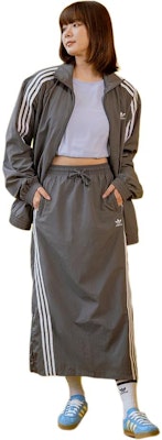 (W) adidas Originals Jaket Track Oversized Retro Abu-Abu dengan Tiga Garis. JJ3362 Details for (W) adidas Originals Jaket Track Oversized Retro Abu-Abu dengan Tiga Garis. JJ3362