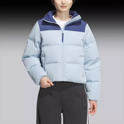 (W) 阿迪达斯三条纹设计浅蓝色短款羽绒夹克。 IU4814 Details for (W) 阿迪达斯三条纹设计浅蓝色短款羽绒夹克。 IU4814