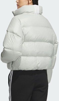 (W) 阿迪达斯Originals银灰色标志600蓬羽绒夹克. IK2798 Shop (W) 阿迪达斯Originals银灰色标志600蓬羽绒夹克. IK2798
