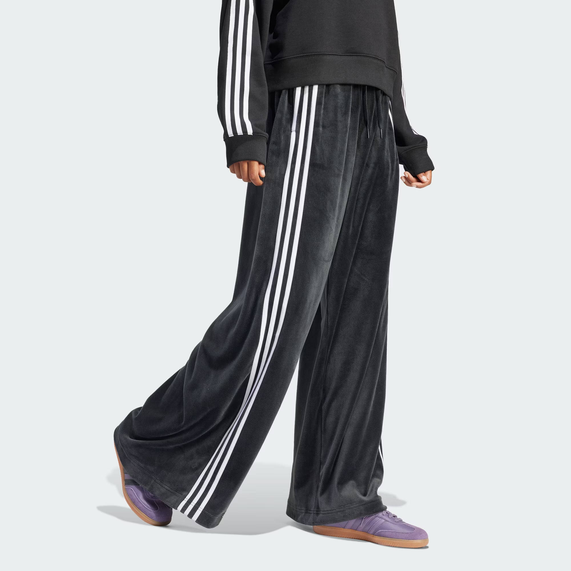Purchase (W) adidas Originals Velvet Loose Track Pants Hitam 3-Stripes Retro Design. IT9405