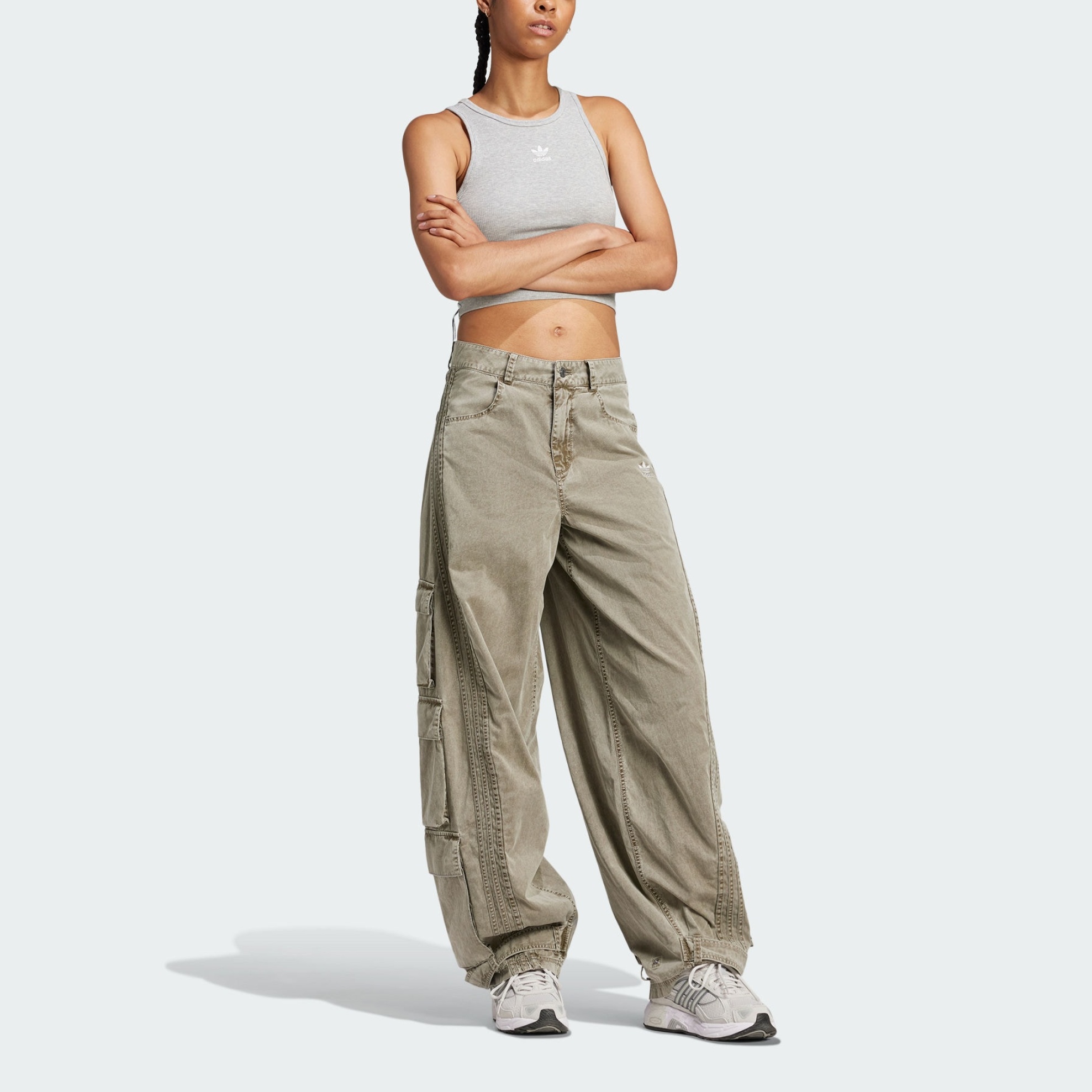 Lookbook (W) アディダス オリジナルス ADILENIUM オリーブグリーン 刺繍ロゴカーゴパンツ JM9267