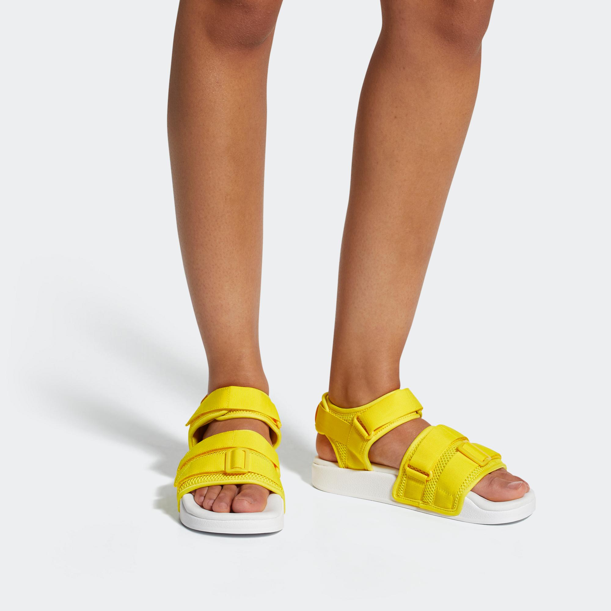 Sizing (W) 阿迪达斯三叶草 Adilette 2.0 黄色/白色凉鞋 CQ2673