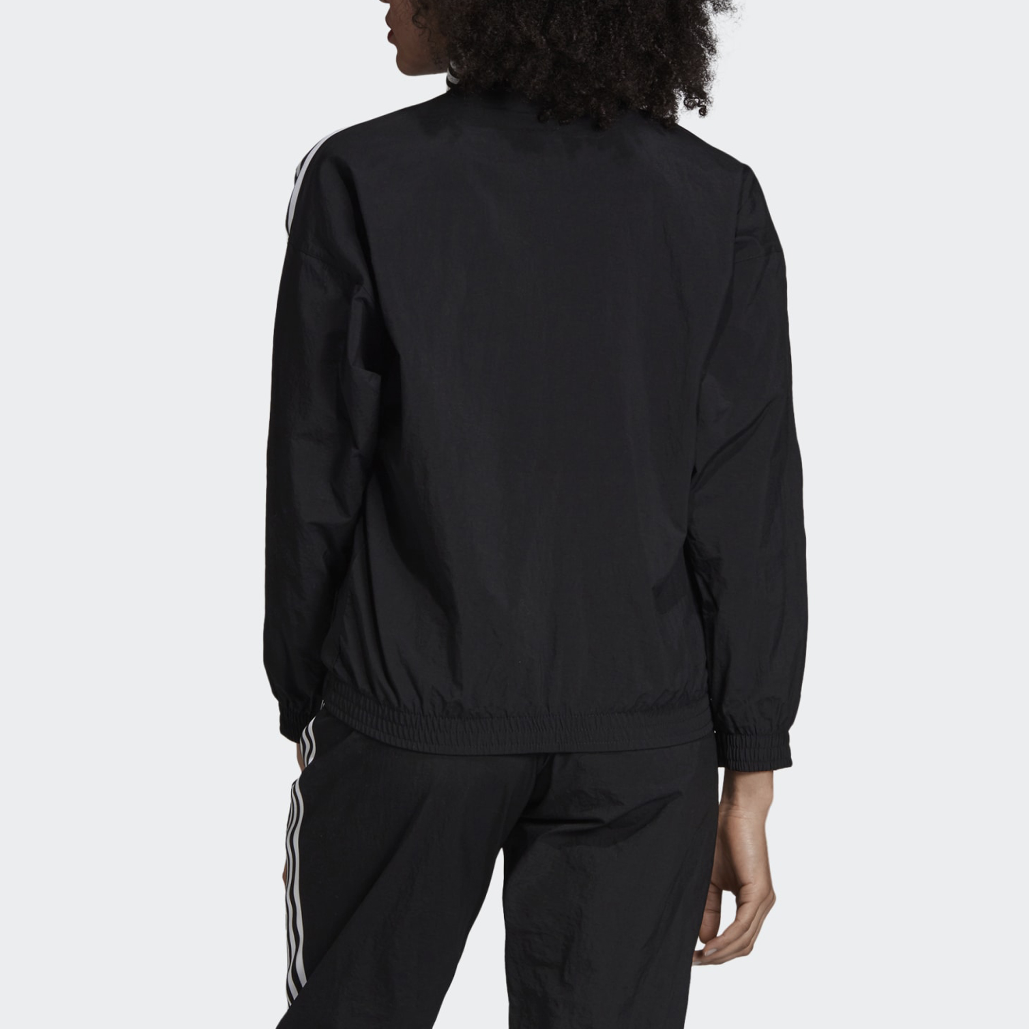 Sizing (W) adidas Originals Jaket Track Logo Trefoil Hitam dengan Garis. ED7538