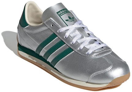 (女款)adidas Originals Country OG "銀色金屬/學院綠/奶油白" IE8412 Lookbook (女款)adidas Originals Country OG "銀色金屬/學院綠/奶油白" IE8412