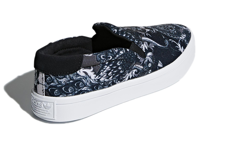Lookbook (W) adidas Originals Courtvantage Slip On ''Zwart'' S79967