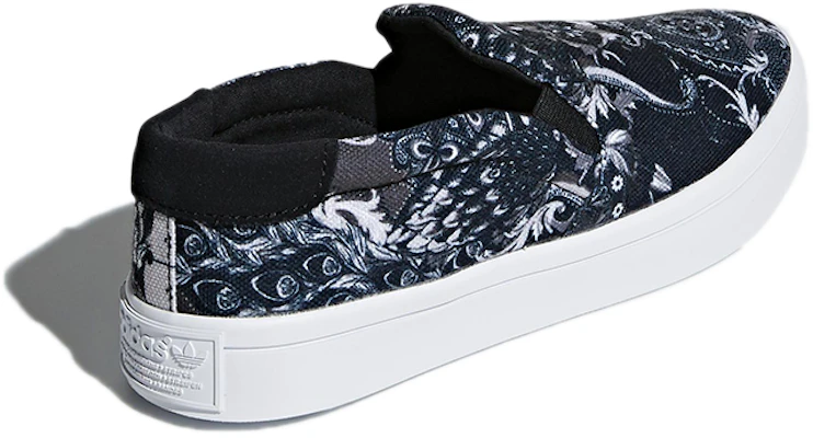 (W) adidas Originals Courtvantage Slip On ''Zwart'' S79967 Lookbook (W) adidas Originals Courtvantage Slip On ''Zwart'' S79967