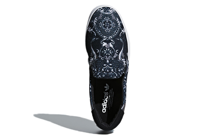 Shop (W) adidas Originals Courtvantage Slip On ''Zwart'' S79967
