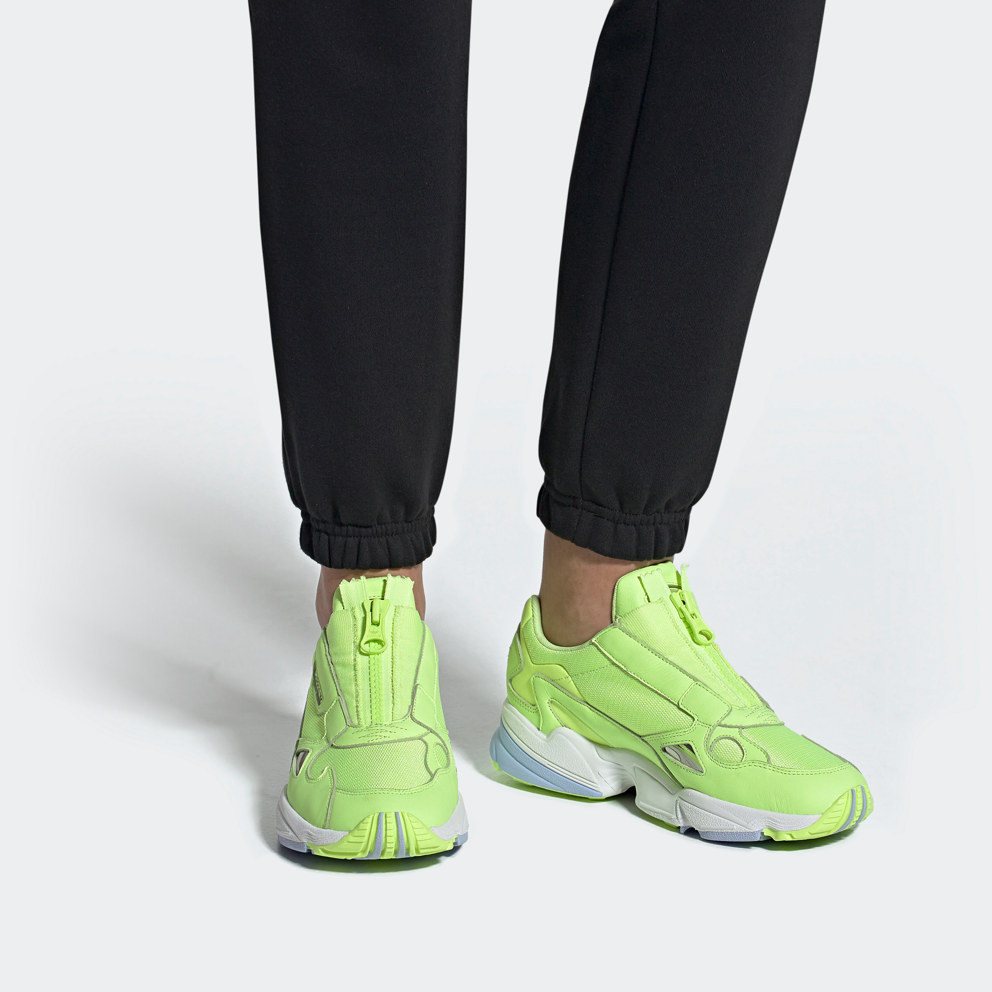 Sizing (W) adidas Originals Falcon Zip ''Giallo'' EF2051
