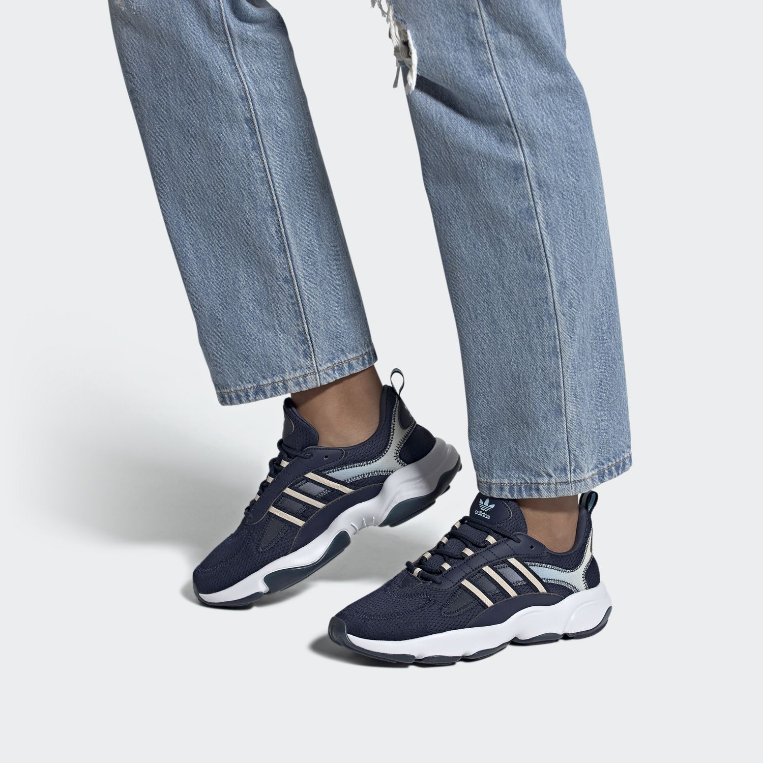 Sizing adidas Originals Haiwee 舒適耐磨跑步鞋 女款 藍