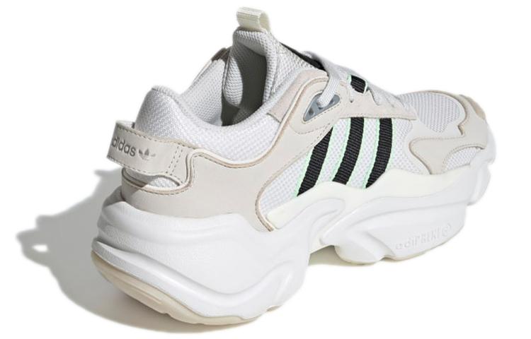 Shop (W) adidas Originals Magmur Runner 'Putih Core Hitam' EF8997