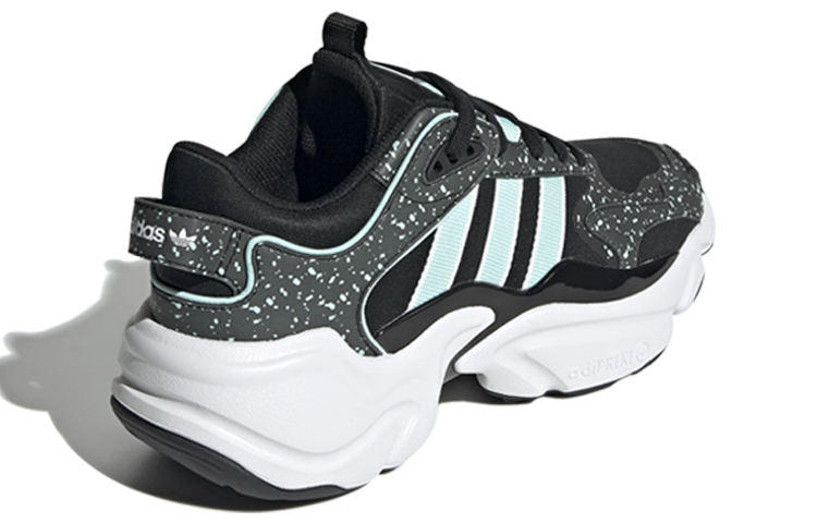 Lookbook (W) 阿迪达斯三叶草 Magmur Runner 黑/绿跑鞋 EF9002