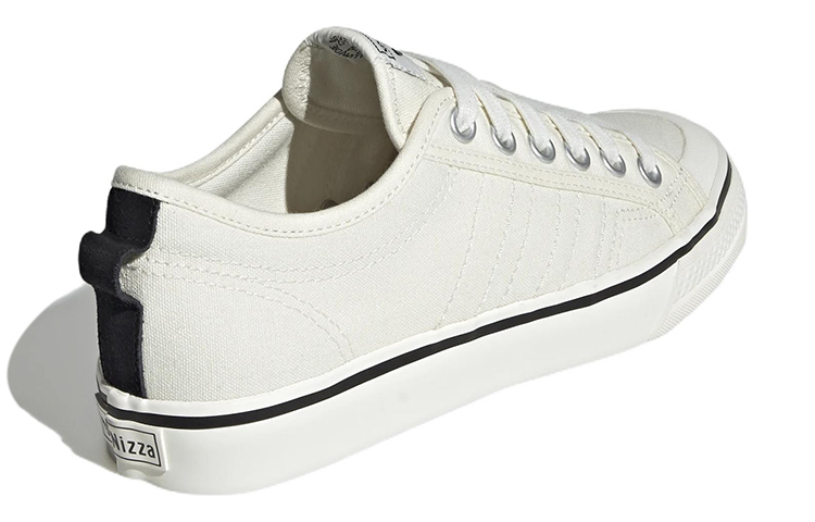 Shop adidas originals Nizza Low 耐摩便利休閒板鞋 女款 白色