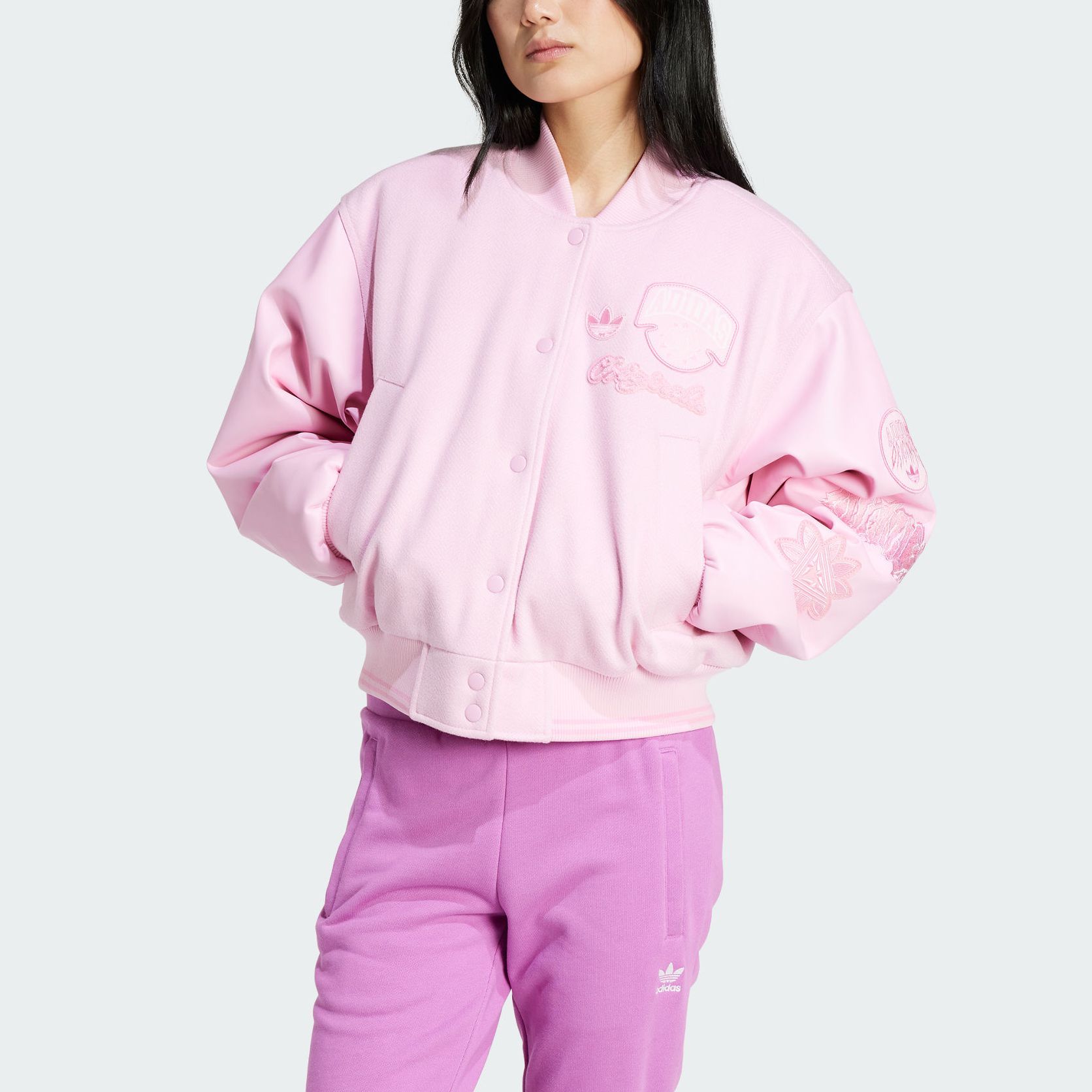 Lookbook (W) 阿迪达斯三叶草粉色复古大学风宽松棒球夹克 IX6967