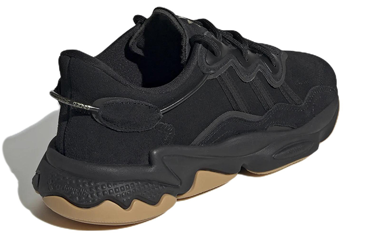 Shop (W) Sepatu Kasual Olahraga adidas Originals Ozweego Hitam GX4026