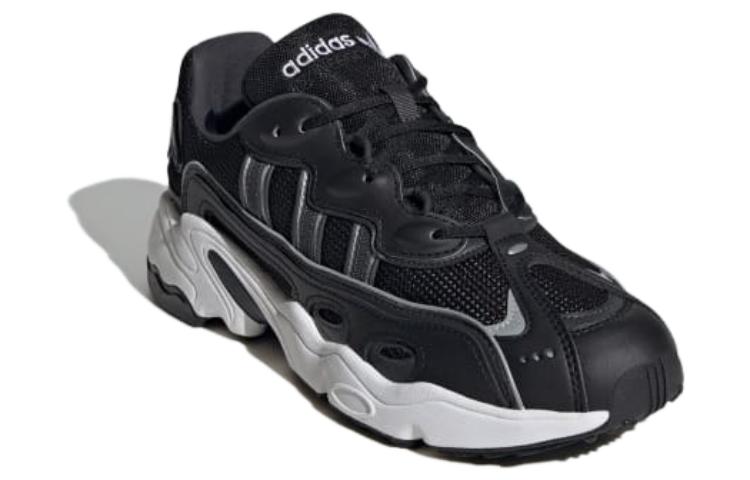 Lookbook (W) アディダス Ozweego OG 黒白 IG6074