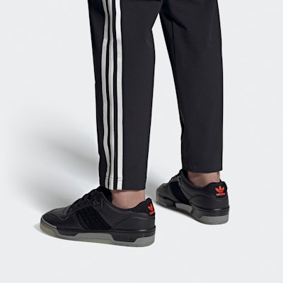 (W) 아디다스 오리지널 라이벌리 로우 "코어 블랙 솔라 레드" FW4276 Sizing (W) 아디다스 오리지널 라이벌리 로우 "코어 블랙 솔라 레드" FW4276