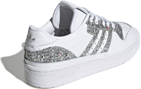 (W) Sepatu adidas Rivalry Low Putih FV4329 Lookbook (W) Sepatu adidas Rivalry Low Putih FV4329