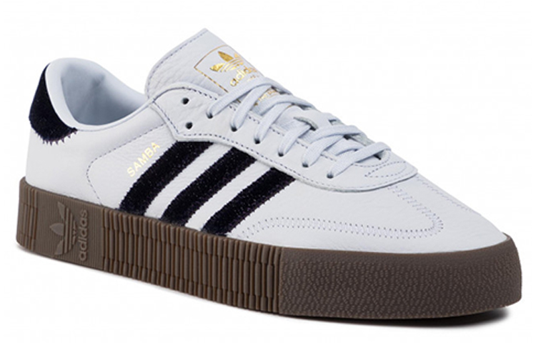Lookbook adidas Originals Samba 低筒板鞋 女款 白黑棕