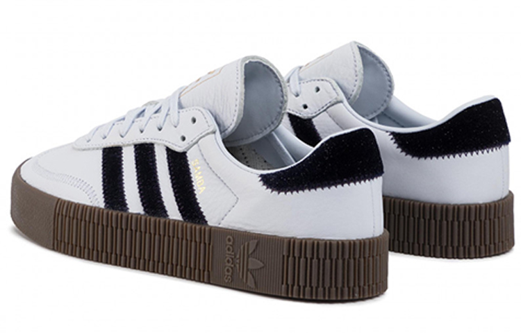 Shop adidas Originals Samba 低筒板鞋 女款 白黑棕