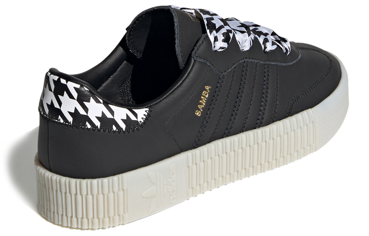 Shop (W) adidas Originals Sambarose - Hitam FV0779