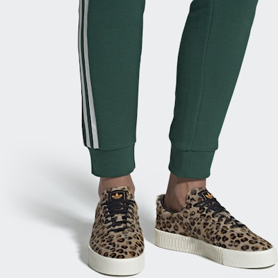 adidas originals Sambarose 時尚舒適防滑板鞋 女款 豹紋米色 Sizing adidas originals Sambarose 時尚舒適防滑板鞋 女款 豹紋米色