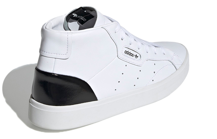 Shop (W) adidas Originals Sleek Mid Baskets/Sneakers EF0701