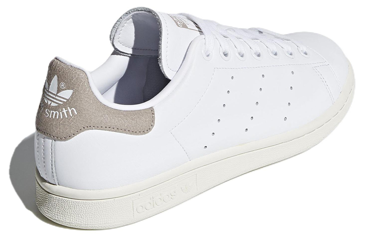 Shop (W) adidas Originals Stan Smith 'Putih Awan' CQ2821