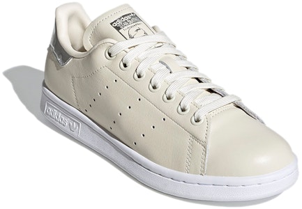 (W) 아디다스 오리지널스 스탠 스미스 '실버 메탈릭' FY6773 Lookbook (W) 아디다스 오리지널스 스탠 스미스 '실버 메탈릭' FY6773