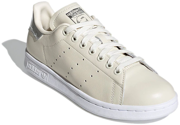 (W) adidas Originals Stan Smith 'Blanco Roto y Plata Metálica' FY6773 Lookbook (W) adidas Originals Stan Smith 'Blanco Roto y Plata Metálica' FY6773