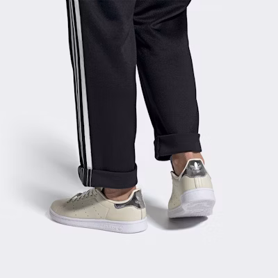 (W) adidas Originals Stan Smith 'Blanco Roto y Plata Metálica' FY6773 Sizing (W) adidas Originals Stan Smith 'Blanco Roto y Plata Metálica' FY6773