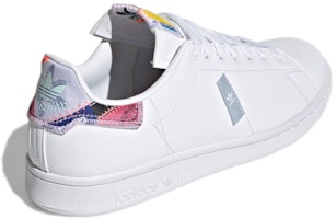 adidas Originals Stan Smith 休閒 防滑耐磨 低幫 板鞋 女款 白灰 Shop adidas Originals Stan Smith 休閒 防滑耐磨 低幫 板鞋 女款 白灰