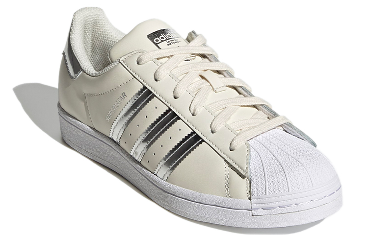 Lookbook adidas originals Superstar 低筒 板鞋 女款 珍珠白