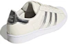 Shop adidas originals Superstar 低筒 板鞋 女款 珍珠白