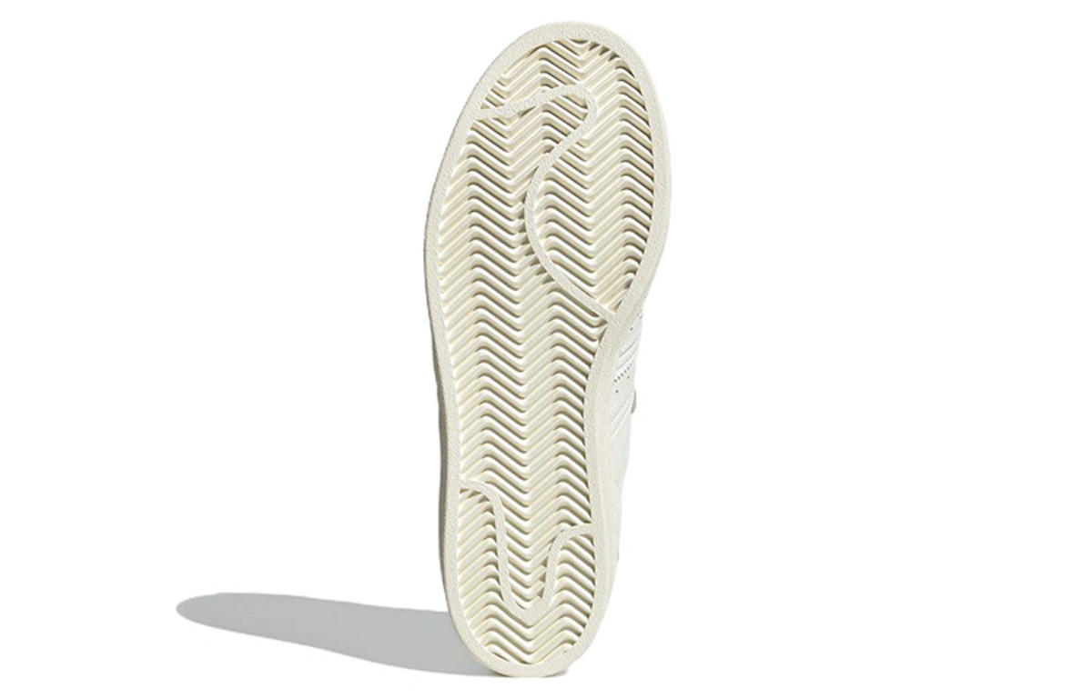 (Women) adidas originals Superstar Sneakers Creamy GW4441
