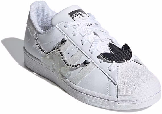 (W) adidas Originals Superstar Putih/Perak/Kelabu GZ8404 Lookbook (W) adidas Originals Superstar Putih/Perak/Kelabu GZ8404