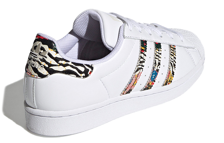 Shop adidas originals Superstar 斑馬紋 低筒 帆布鞋 女款 白色