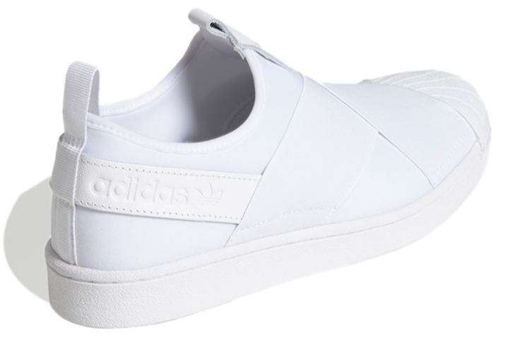 Shop adidas originals Superstar 女款經典無帶運動鞋 云白色
