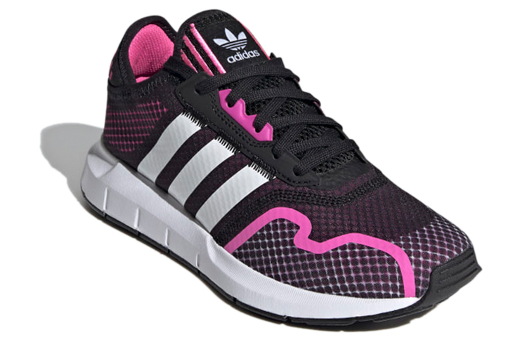 Lookbook adidas originals Swift Run X 女款 黑粉紅
